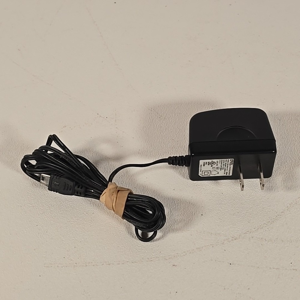 DVE DSA-5W-05 FUS Switching Power Supply AC Adapter Output DC 5V 0.2A - Used